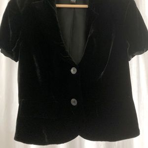 Medium INC short sleeved black velvet top